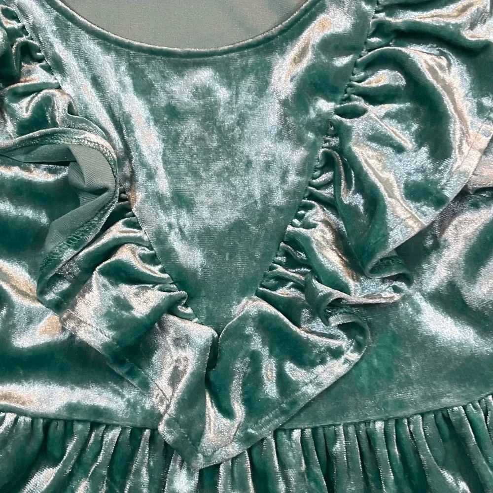 HM Girls Green Crushed‎ Velvet Ruffle Dress Size 5T Holiday Long Sleeve Sage